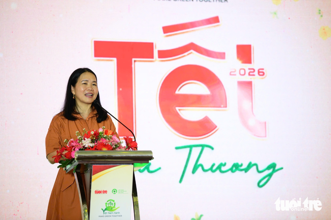 Ấm áp buổi cơm tất niên cùng người thu gom rác dân lập - Ảnh 5.