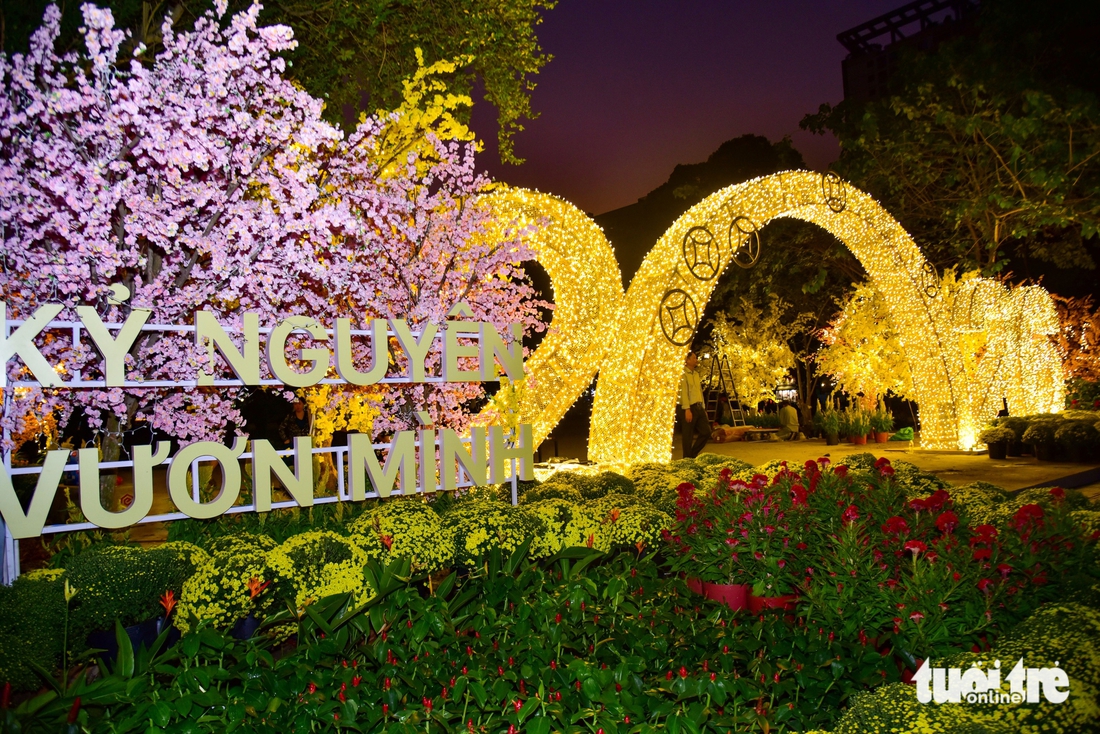 Khu đất nhà thi đấu Phan Đình Phùng đã thành công viên ngập tràn sắc hoa - Ảnh 12.