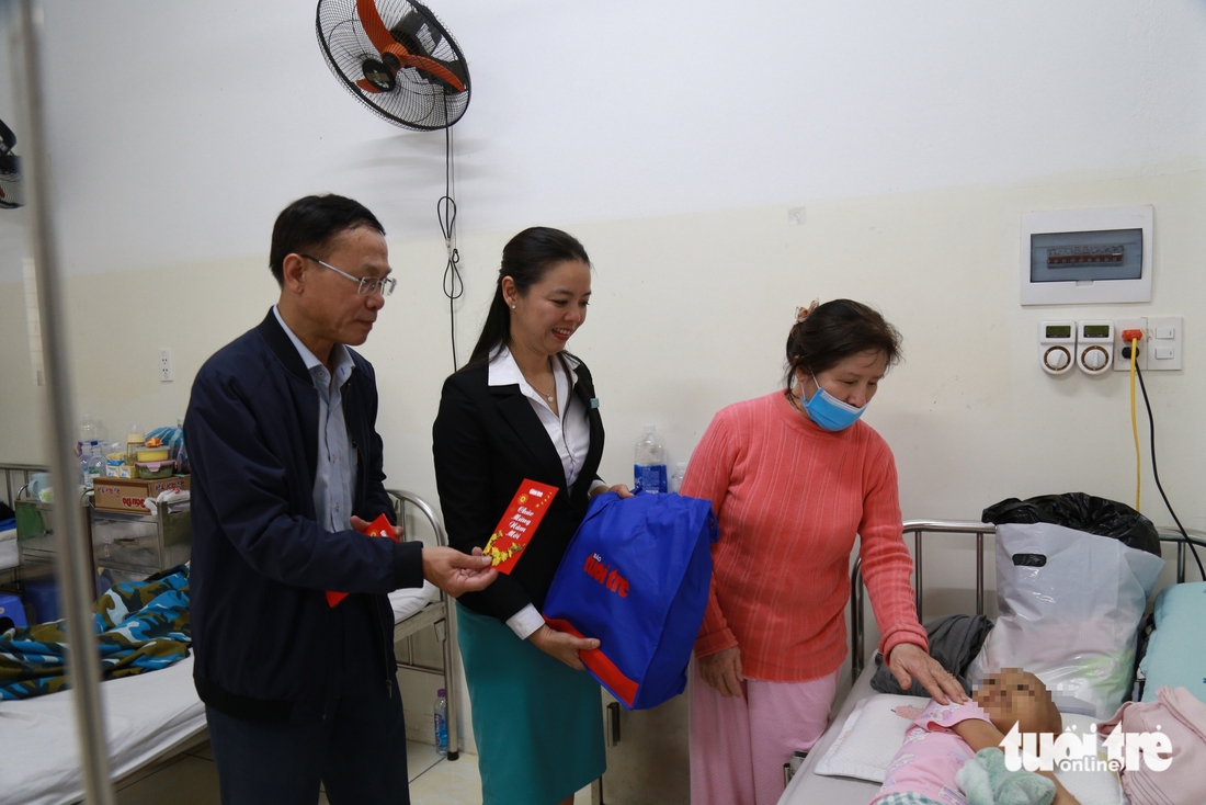 Đón Tết ở bệnh viện mà lòng vẫn ấm khi có quà Ước mơ của Thúy - Ảnh 4.