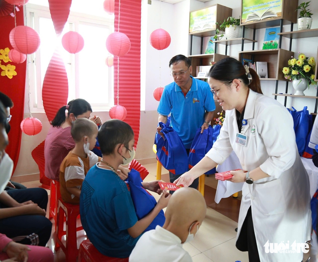 Đón Tết ở bệnh viện mà lòng vẫn ấm khi có quà Ước mơ của Thúy - Ảnh 8.