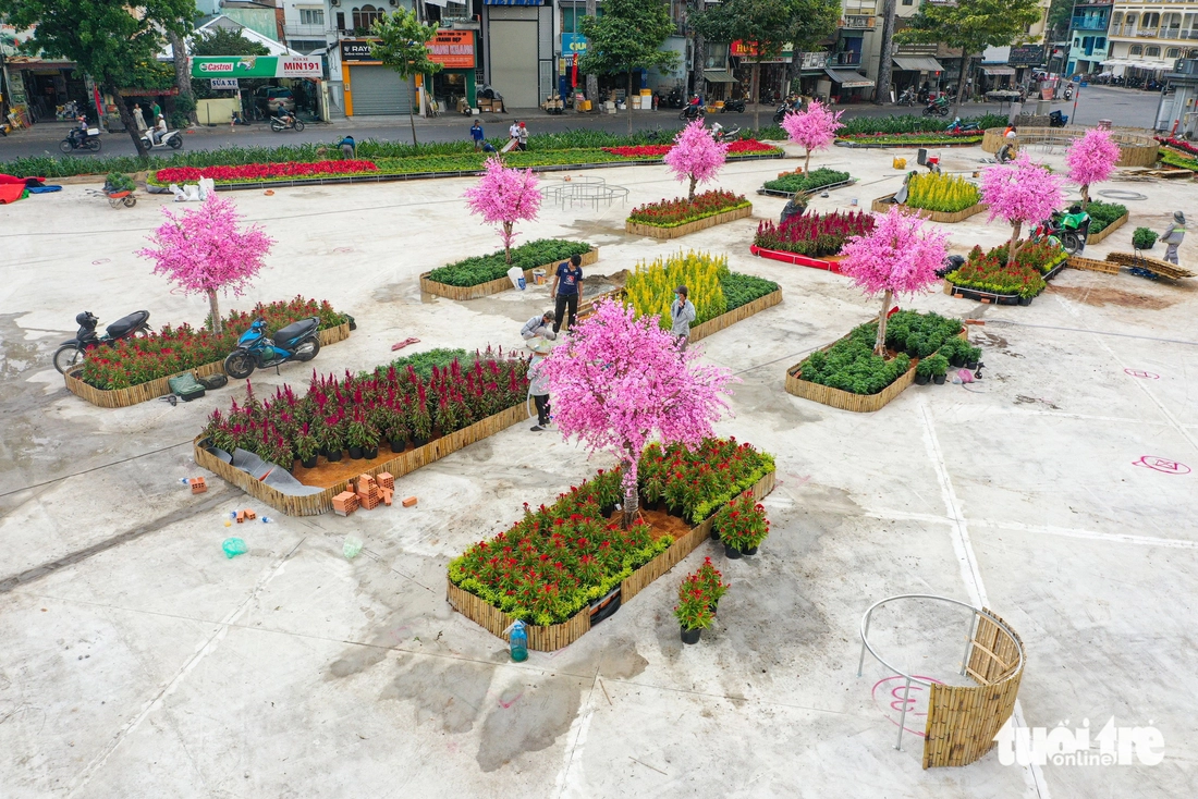 Thêm nhiều khu đất vàng ở TP.HCM 'thay áo mới', dần thành công viên, vườn hoa đón Tết - Ảnh 4.