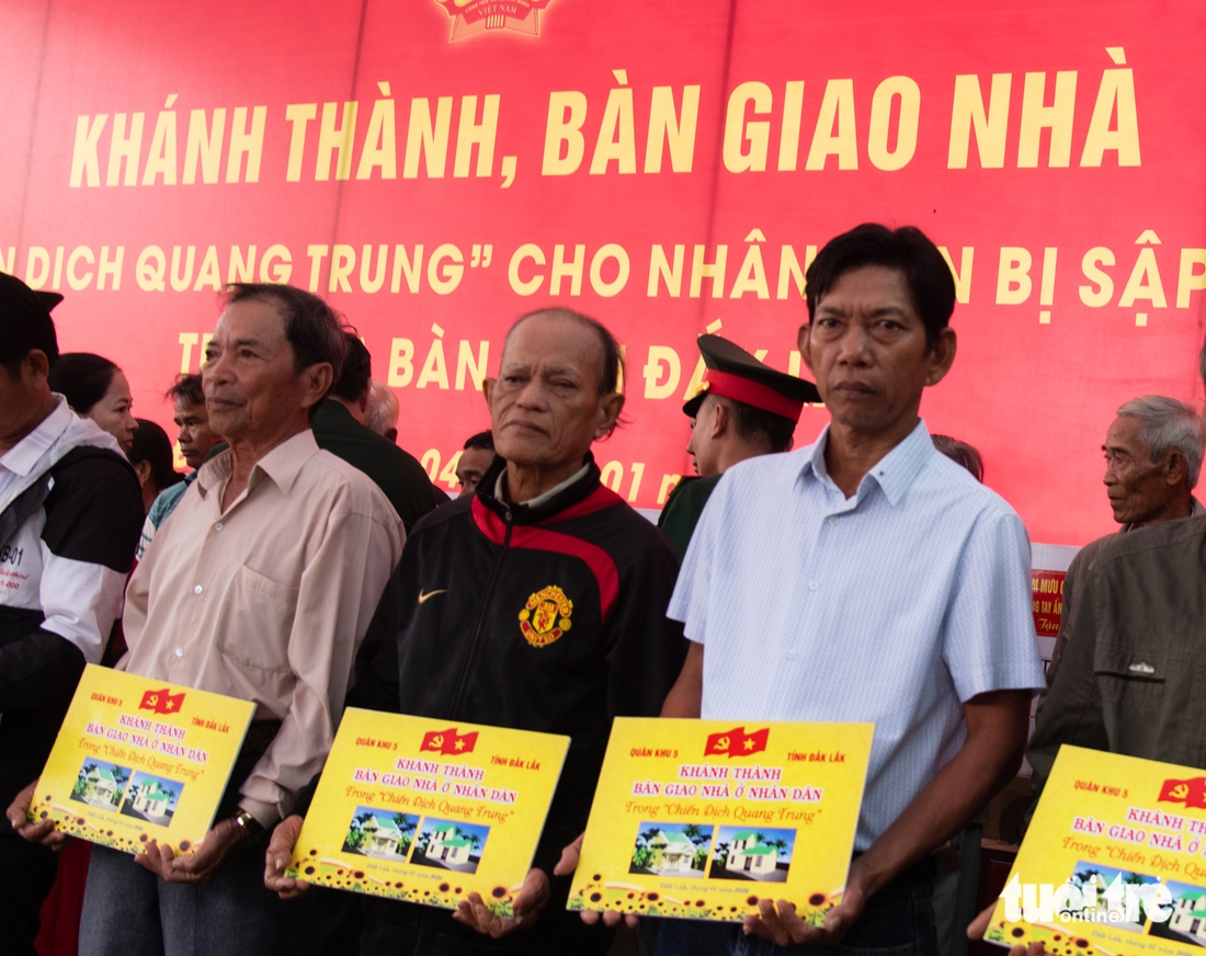 Chiến dịch Quang Trung mang niềm vui trong những ngôi nhà mới đầu năm - Ảnh 8. vùng lũ - Ảnh 9.