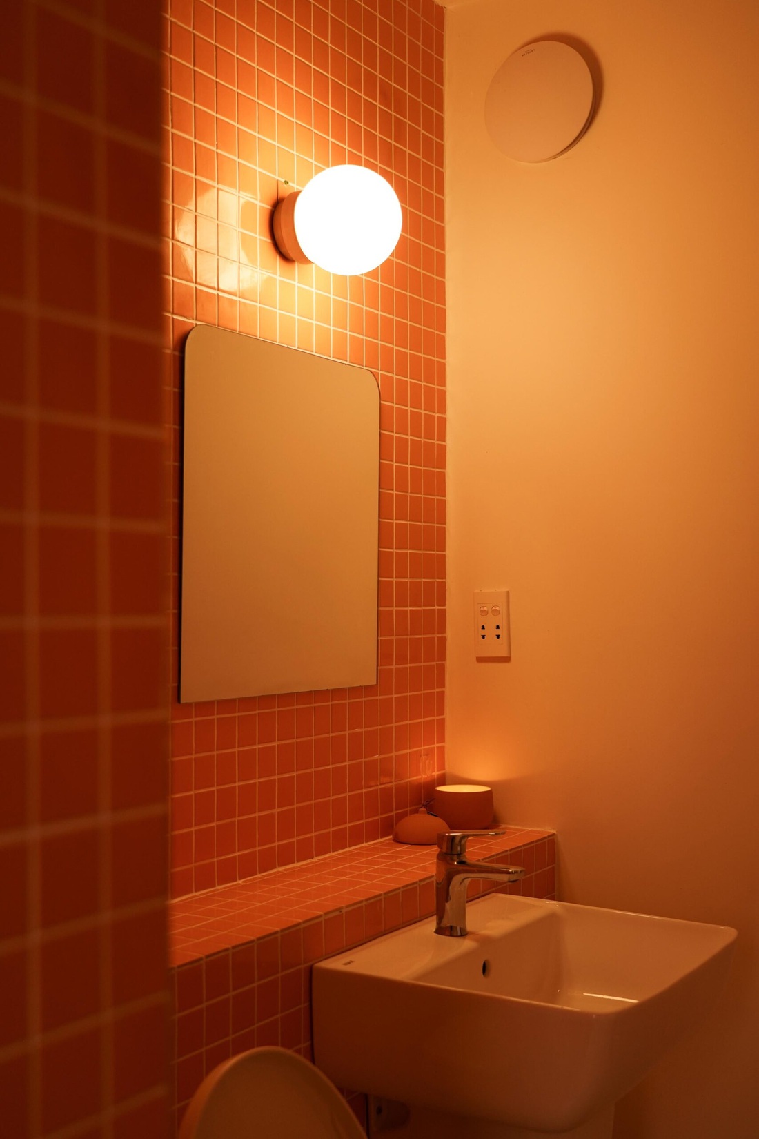 Ngôi nhà đa thế hệ ở Việt Nam vào top 5 nhà đẹp nhất tháng 12-2025 của tạp chí kiến trúc Anh - Ảnh 17.