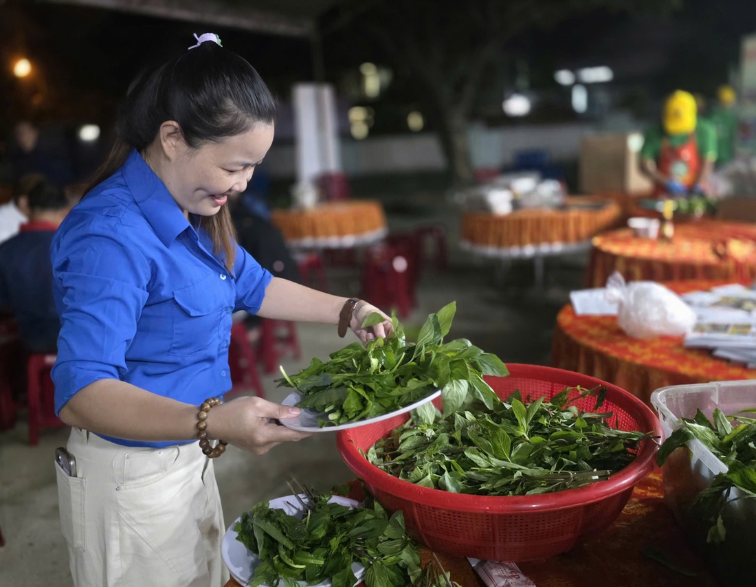 Đỏ lửa trong sớm rét mướt, phở nóng sẵn sàng cho trẻ em Hòa Thịnh - Ảnh 14.