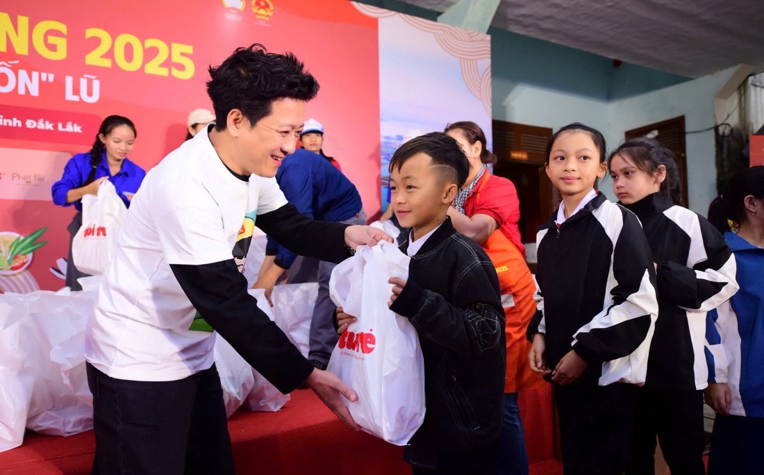 Ăn phở yêu thương giữa những yêu thương - Ảnh 2.