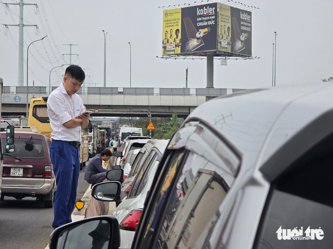 kẹt xe - Ảnh 7.