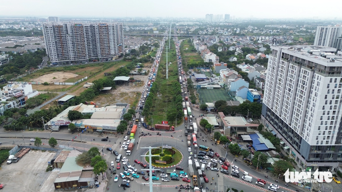 kẹt xe - Ảnh 13.