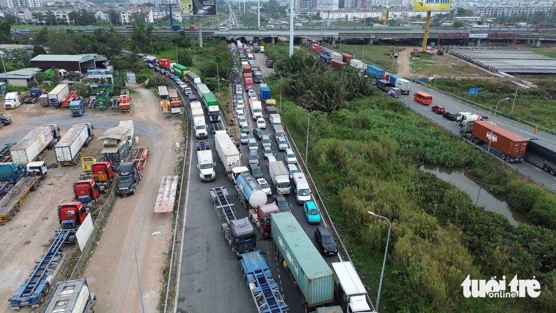 kẹt xe - Ảnh 15.