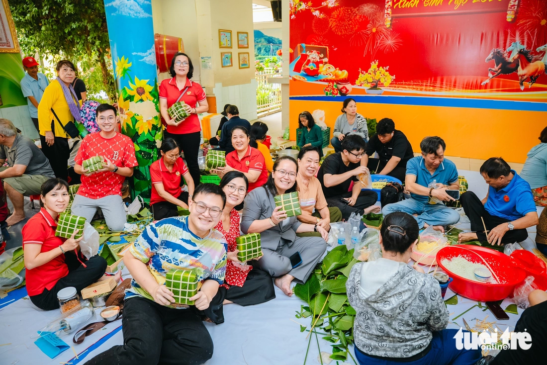 bánh chưng, bánh tét - Ảnh 8.