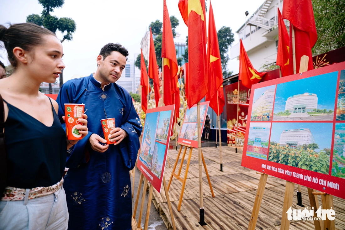 Tết Việt đầu tiên 'chạm' vào cảm xúc của Tổng lãnh sự Pháp tại TP.HCM - Ảnh 8.