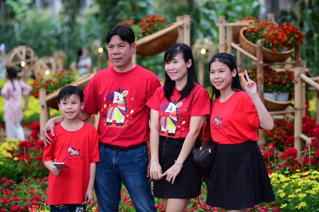 Ngựa cao 4,5m đã xuất hiện tại hội hoa xuân Phú Mỹ Hưng - Ảnh 5.