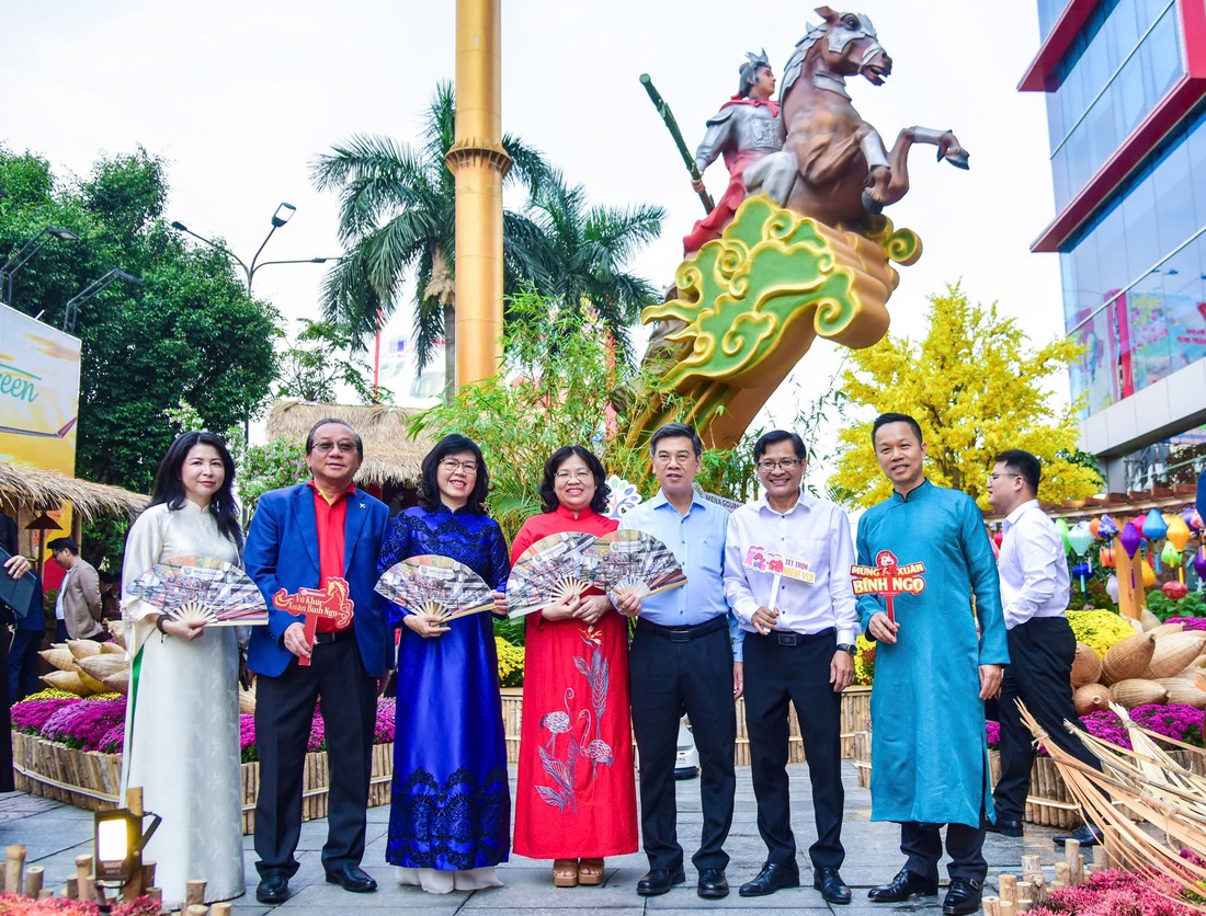 LINH VẬT NGỰA CỦA Đường hoa Xuân MENAS 2026 CÓ Chủ đề: "Vươn mình Thánh Gióng" - Ảnh 5.