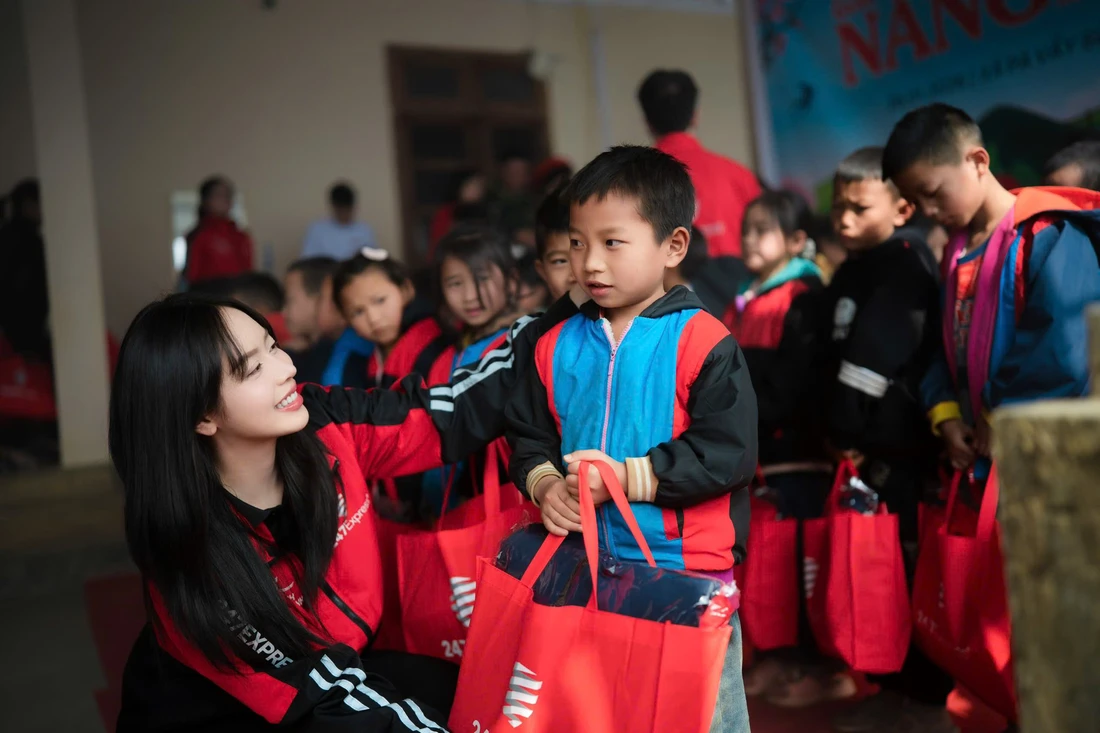 Mỹ Tâm, Thanh Thủy cùng nhiều người nổi tiếng gói bánh, làm từ thiện dịp Tết - Ảnh 17. Mỹ Tâm - Ảnh 17.