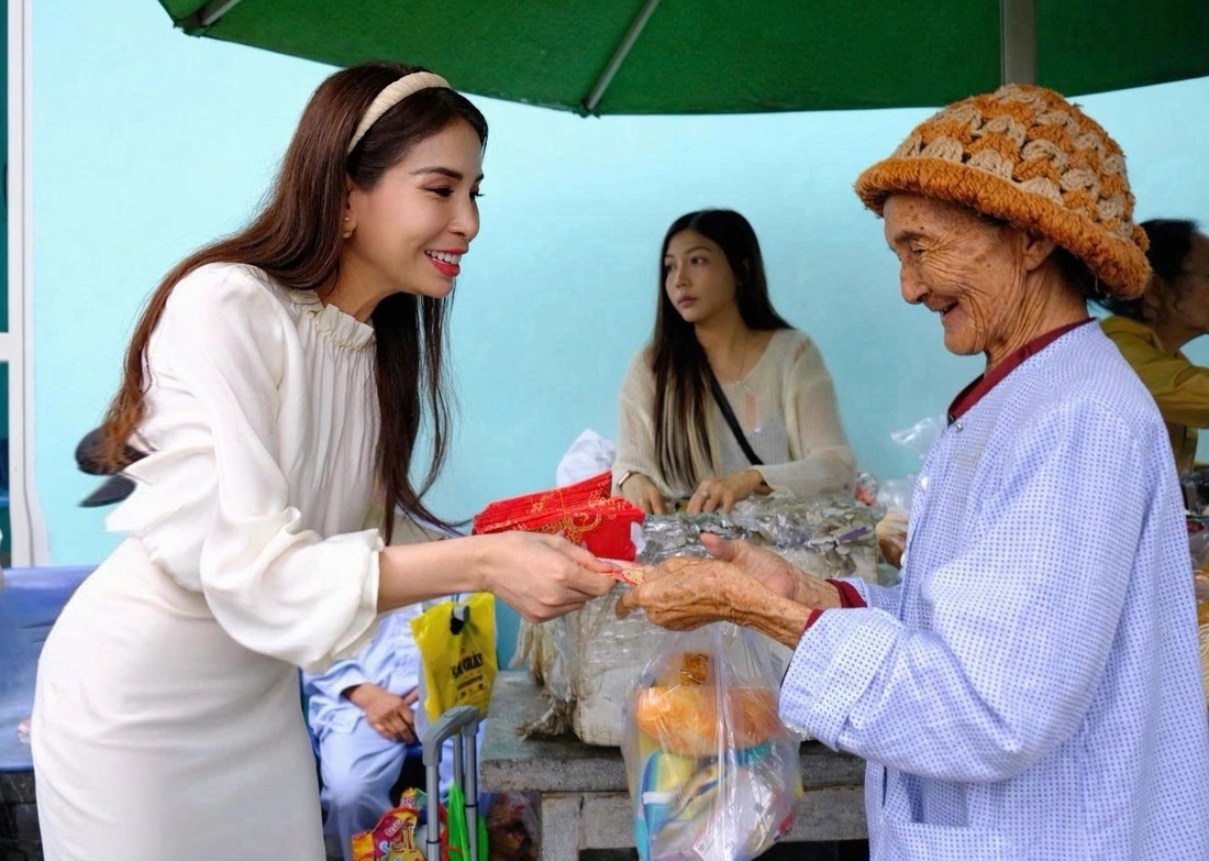 Mỹ Tâm, Thanh Thủy cùng nhiều người nổi tiếng gói bánh, làm từ thiện dịp Tết - Ảnh 15. Mỹ Tâm, Thanh Thủy cùng nhiều người nổi tiếng gói bánh, làm từ thiện dịp Tết - Ảnh 15.