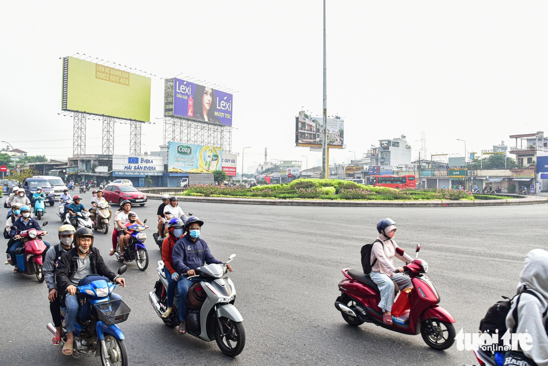 Cửa ngõ TP.HCM thông thoáng sáng 27 Tết, đường về quê như gần hơn - Ảnh 2.
