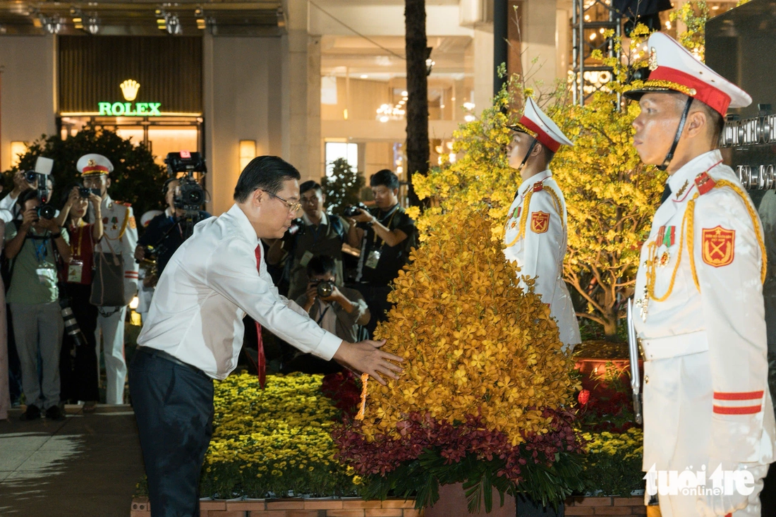 đường hoa Nguyễn Huệ - Ảnh 12.