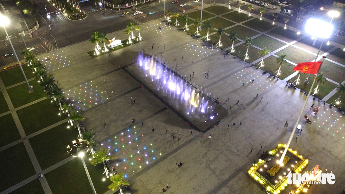 quảng trường - Ảnh 4.