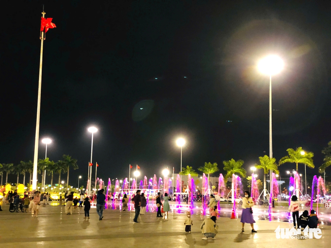 quảng trường - Ảnh 7.