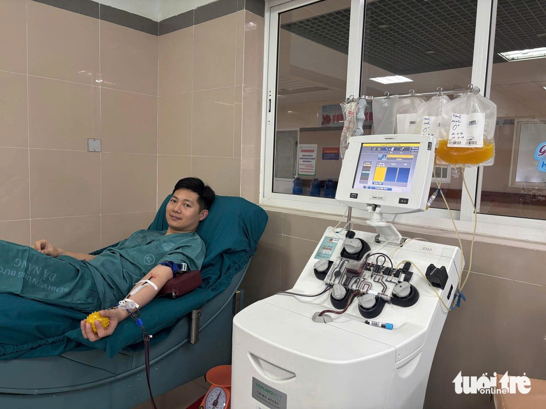 Hơn 30 lần hiến máu và câu nói giản dị của điều dưỡng bệnh viện ung bướu - Ảnh 1.