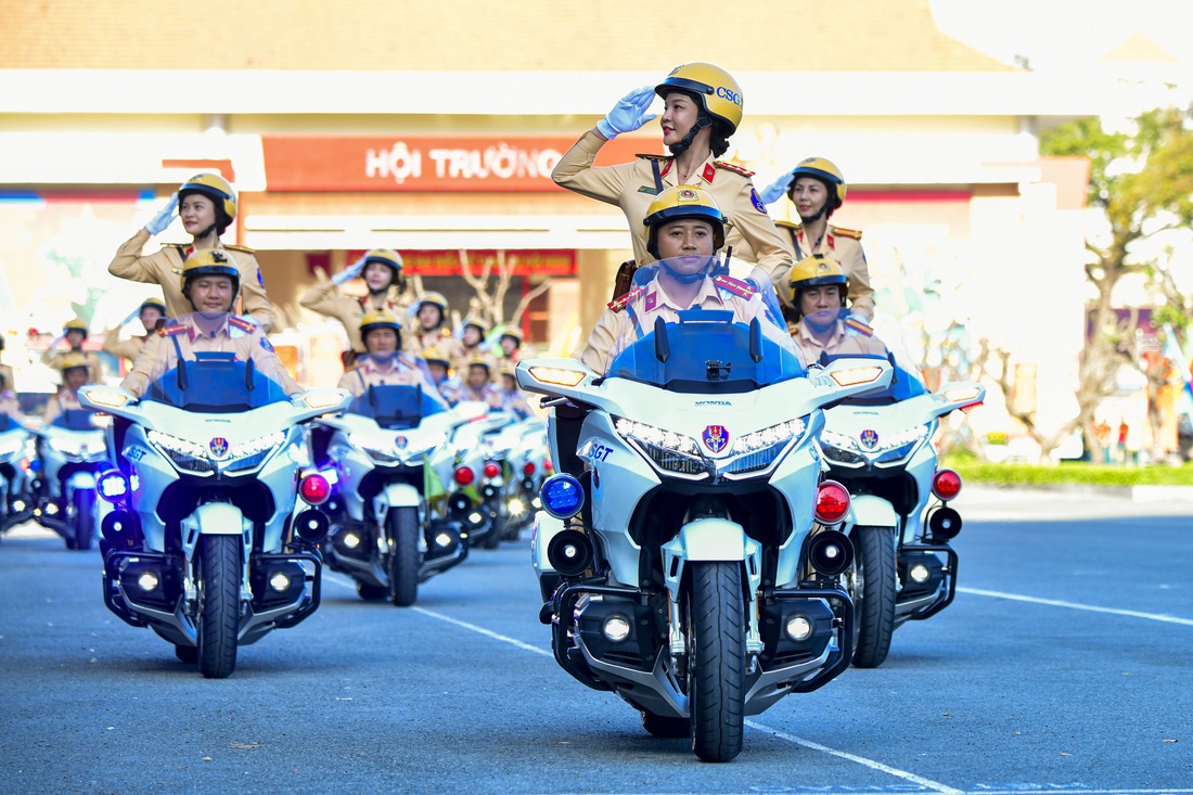 ra quân huấn luyện - Ảnh 3.