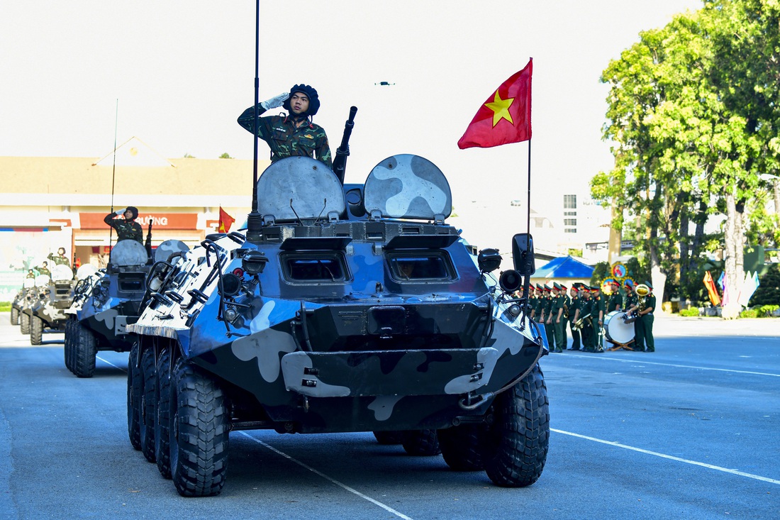 ra quân huấn luyện - Ảnh 2.