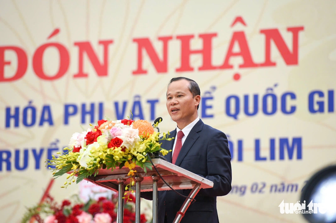 Hội Lim nhận bằng di sản quốc gia, bé 3 tuổi rưỡi hát quan họ 'đốn tim' du khách - Ảnh 6.