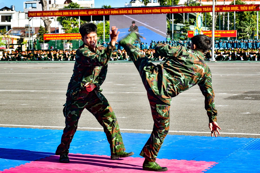 ra quân huấn luyện - Ảnh 4.