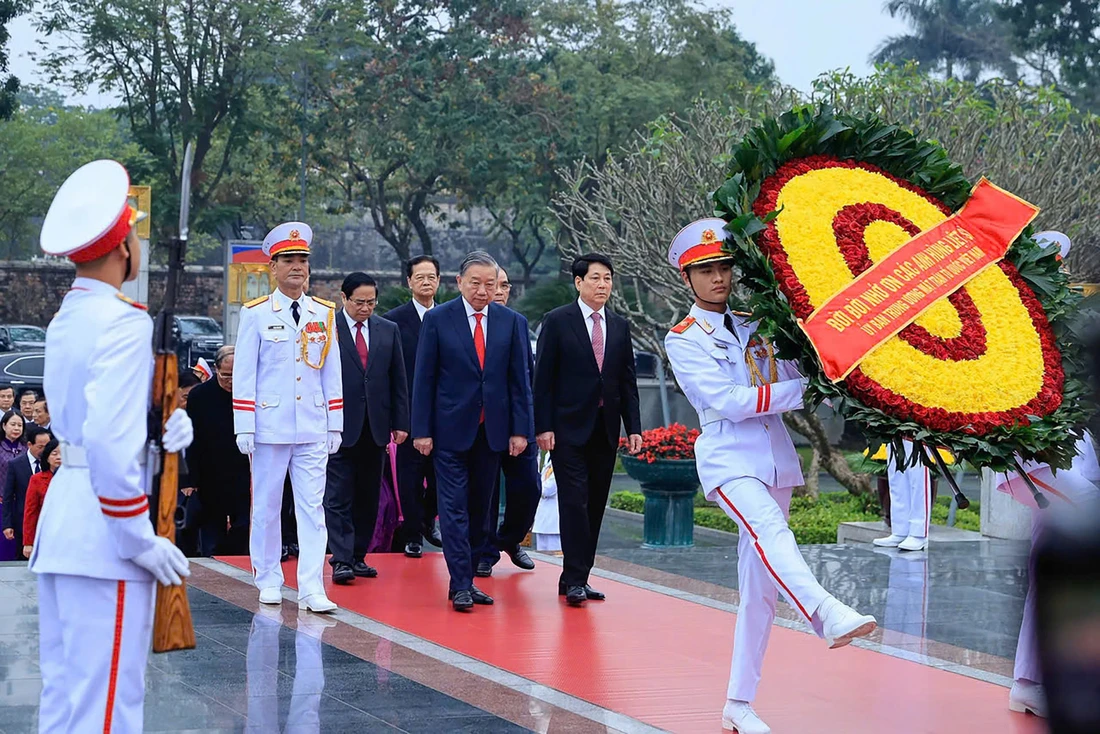 Lãnh đạo Đảng, Nhà nước vào lăng viếng Chủ tịch Hồ Chí Minh nhân 96 năm Ngày thành lập Đảng - Ảnh 4.