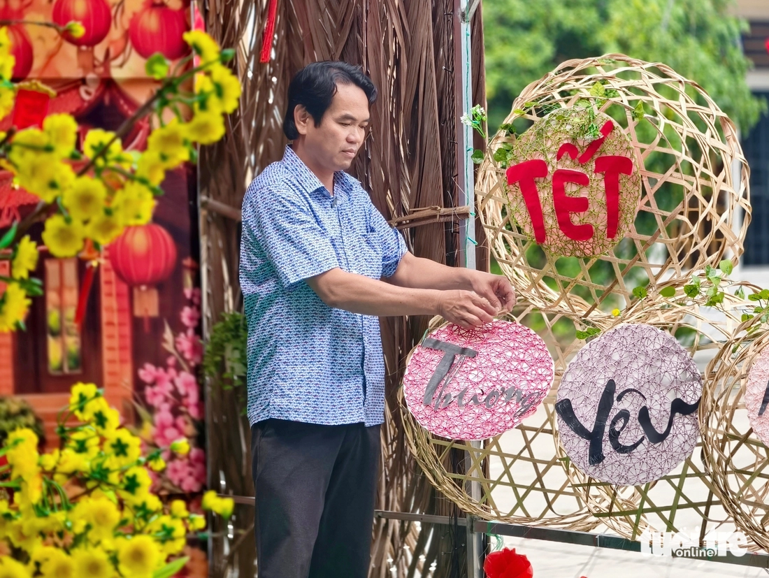 Làng nghề đan giỏ tre nứa ở Xuân Thới Sơn tất bật dịp Tết Bính Ngọ - Ảnh 9.
