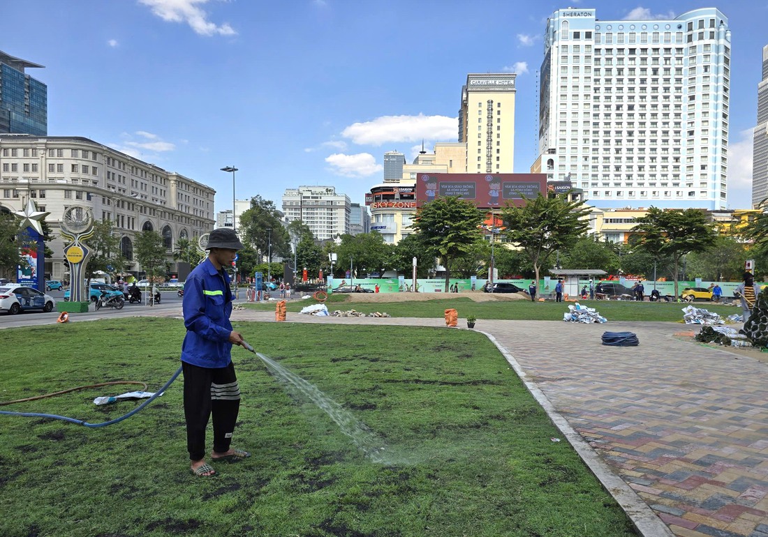 Cùng nhìn lại hành trình 'khoác áo mới' của chợ Bến Thành và nhiều khu vực trung tâm TP.HCM - Ảnh 25.
