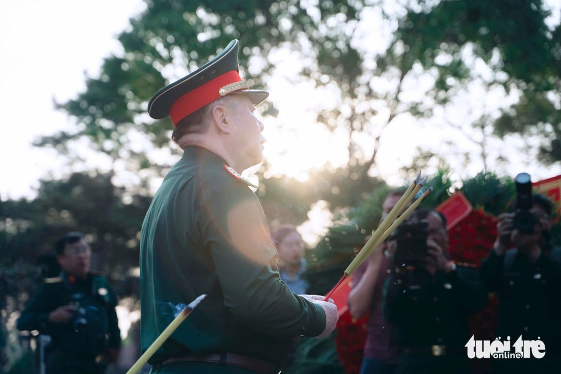 Quân khu 7 làm 60 căn nhà, mở chợ 0 đồng cho đồng bào biên giới - Ảnh 3.
