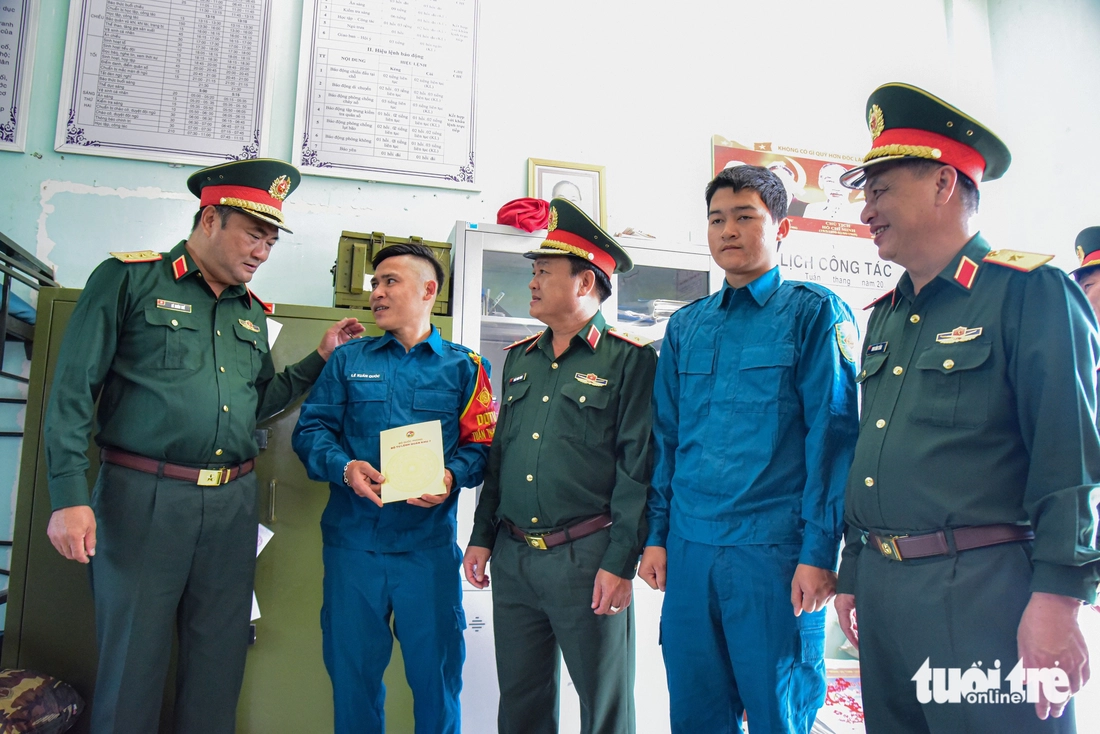 Quân khu 7 làm 60 căn nhà, mở chợ 0 đồng cho đồng bào biên giới - Ảnh 5.