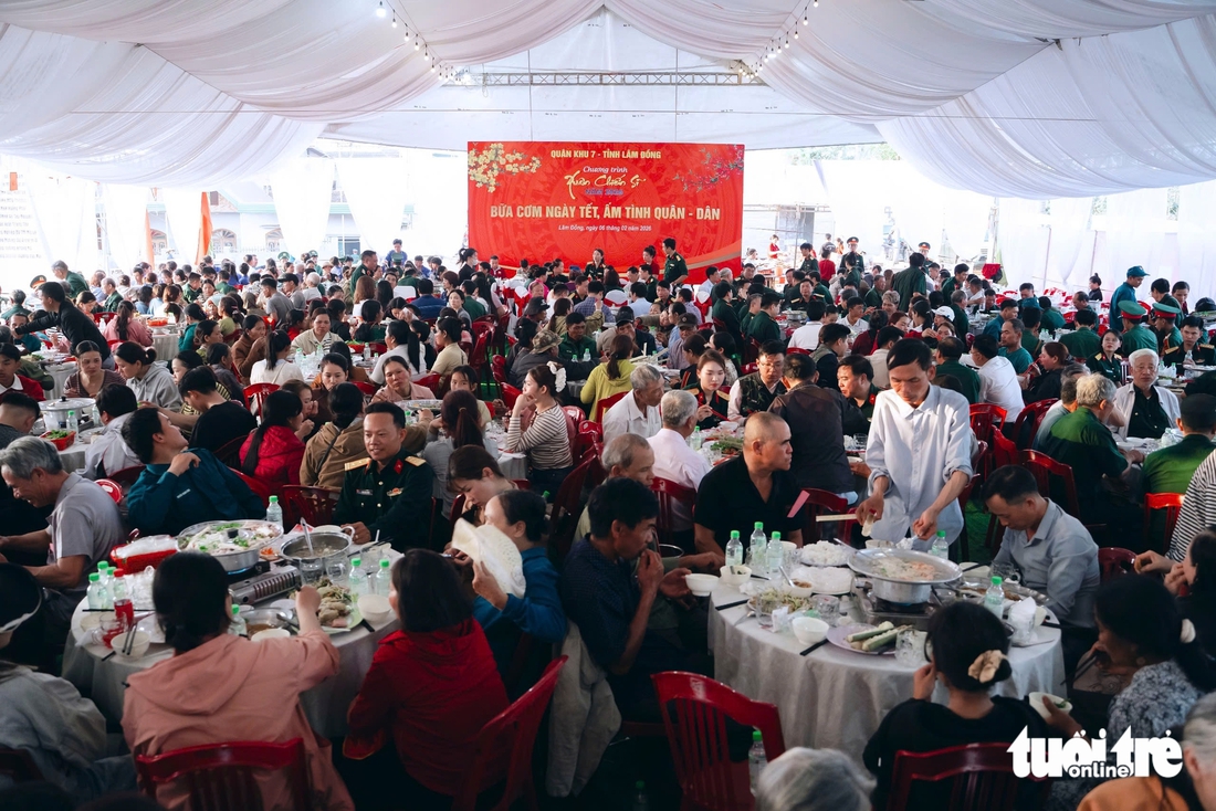 Thắm tình quân dân biên giới trong chương trình Xuân chiến sĩ 2026 - Ảnh 5.