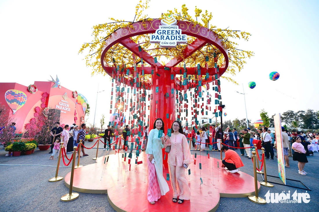 Cần Giờ rộn rã lễ hội khai xuân - Ảnh 4.