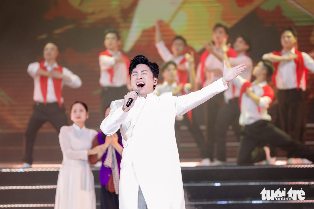 Tùng Dương, Võ Hạ Trâm, Tấn Minh 'hát cho những trái tim đã đi rất xa để về' trong Xuân quê hương - Ảnh 6.