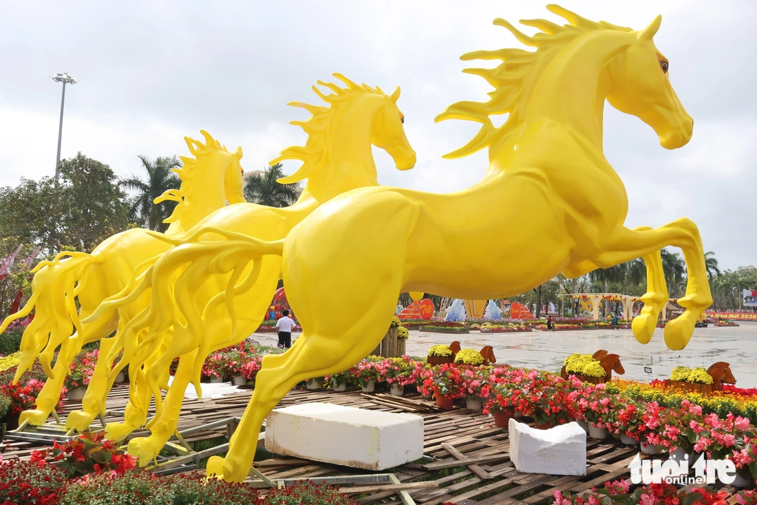 ngựa vàng - Ảnh 4.