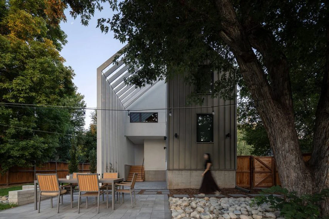 Ngôi nhà tiết kiệm năng lượng xây dựng từ vật liệu tái chế - Ảnh 2.