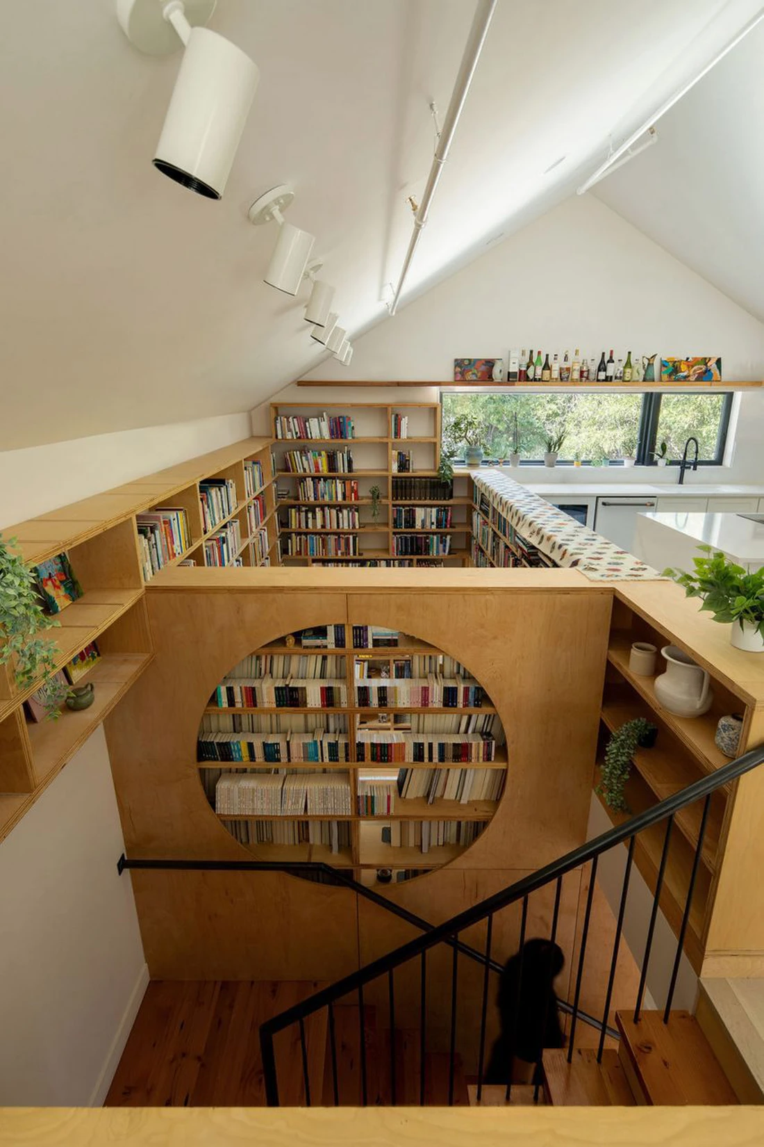 Ngôi nhà tiết kiệm năng lượng xây dựng từ vật liệu tái chế - Ảnh 9.