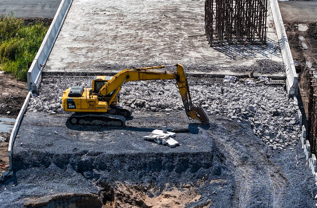 Dỡ tường chắn nhánh cầu ở vành đai 3 thi công lại: Báo cáo UBND TP.HCM kết quả xử lý trước 12-3 - Ảnh 9.