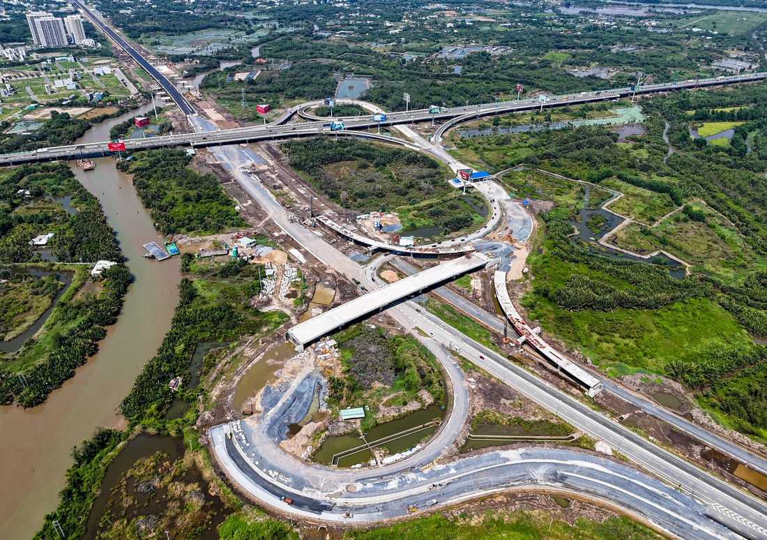 Dỡ tường chắn nhánh cầu ở vành đai 3 thi công lại: Báo cáo UBND TP.HCM kết quả xử lý trước 12-3 - Ảnh 10.