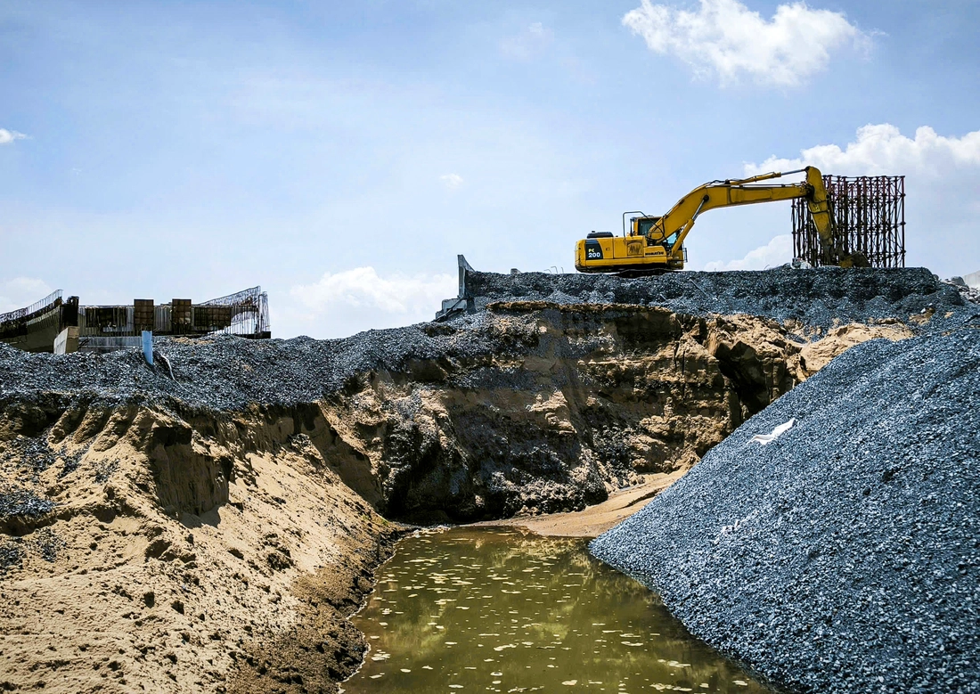 Dỡ tường chắn nhánh cầu ở vành đai 3 thi công lại: Báo cáo UBND TP.HCM kết quả xử lý trước 12-3 - Ảnh 7.