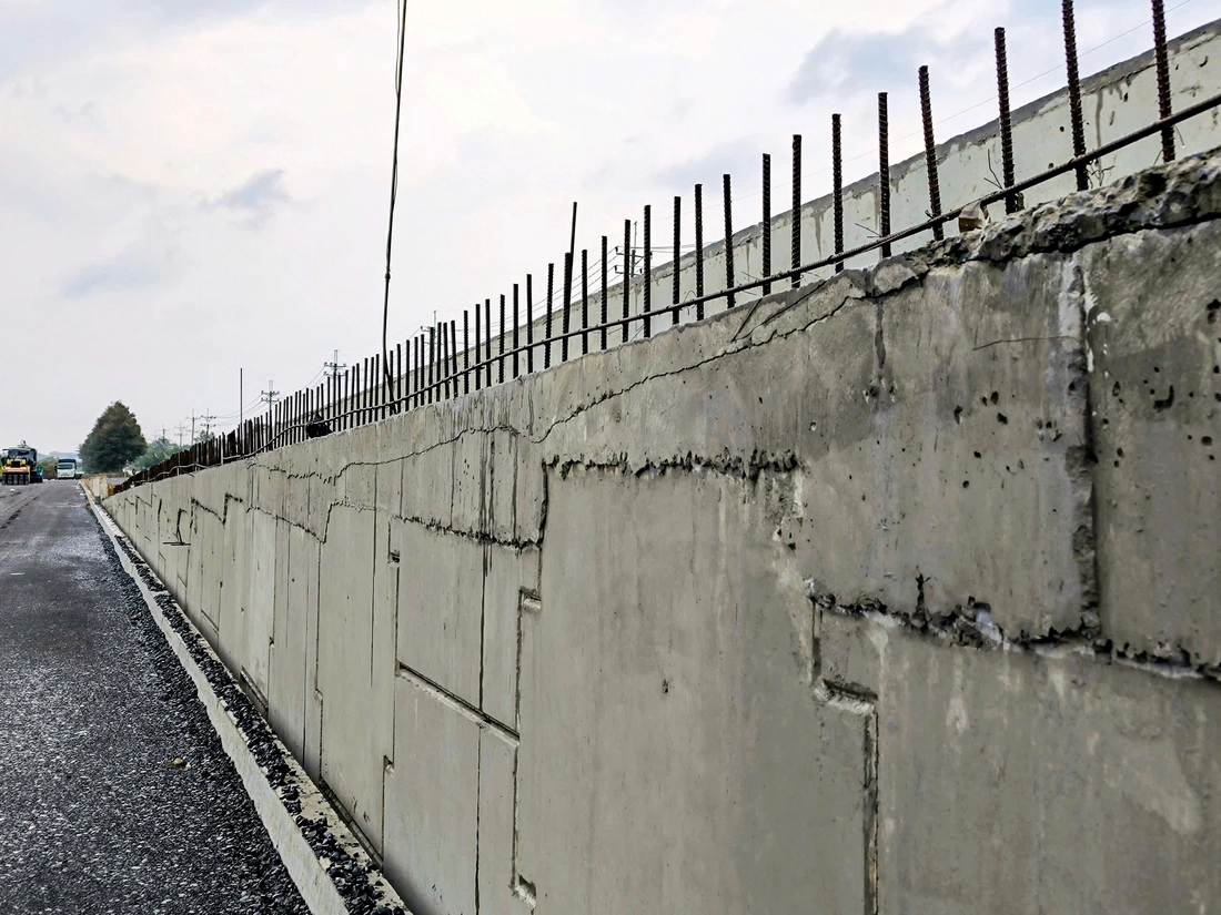 Dỡ tường chắn nhánh cầu ở vành đai 3 thi công lại: Báo cáo UBND TP.HCM kết quả xử lý trước 12-3 - Ảnh 12.