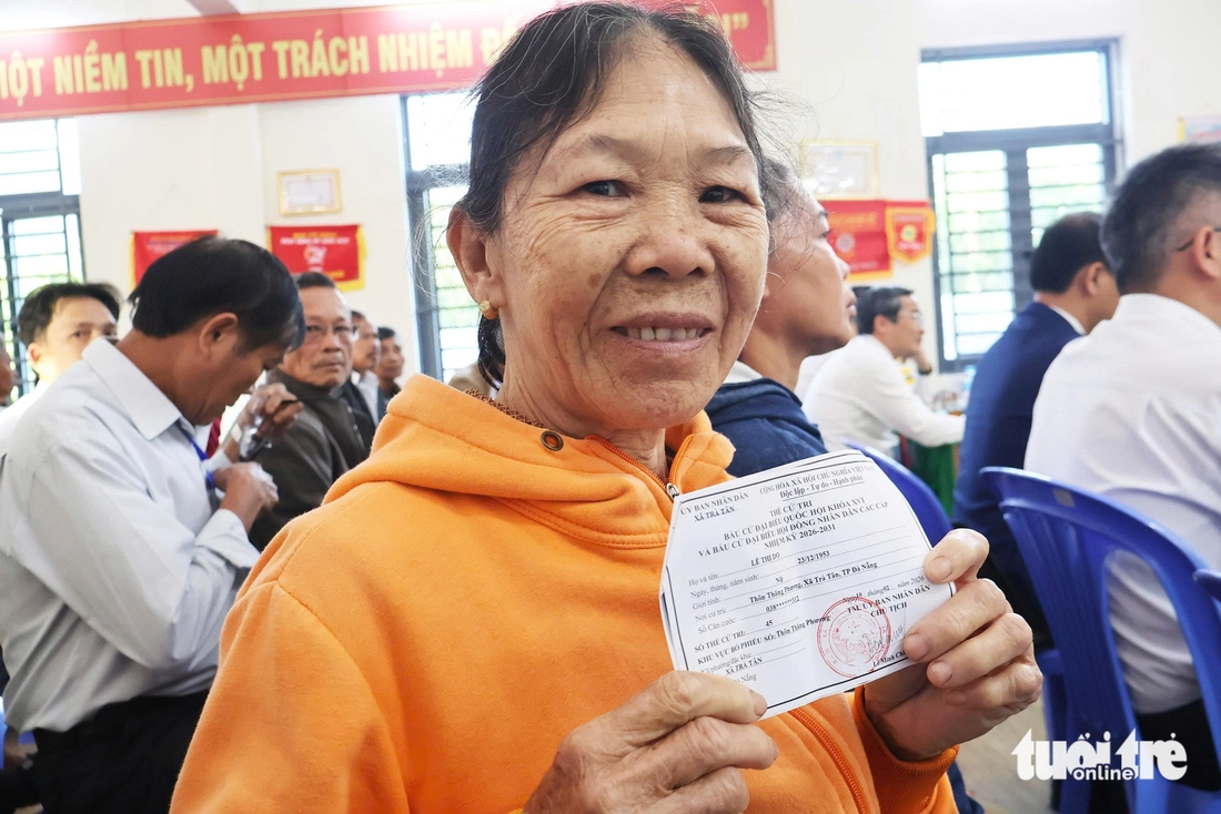 Ấn tượng khoảnh khắc cử tri cả nước đi bầu cử - Ảnh 3. bầu cử - Ảnh 3.