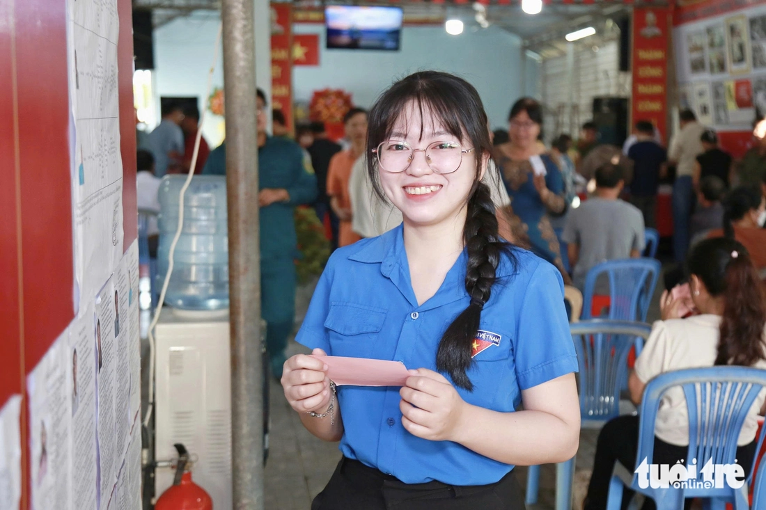 Ấn tượng khoảnh khắc cử tri cả nước đi bầu cử - Ảnh 13. bầu cử - Ảnh 13.