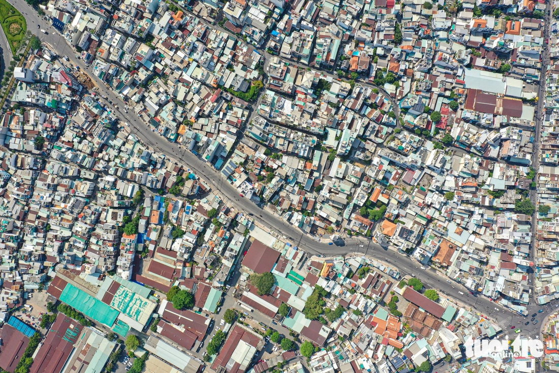 Đường Chu Văn An đã rộng rãi, các trụ điện khi nào sẽ di dời? - Ảnh 11.