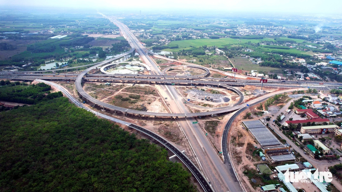 Hình ảnh thực tế cao tốc Biên Hòa - Vũng Tàu trước ngày thông xe - Ảnh 2.