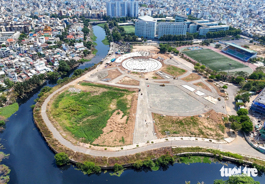 Chủ tịch UBND TP.HCM: Tháng 6 phải xong toàn bộ mặt bằng dự án rạch Xuyên Tâm - Ảnh 5.