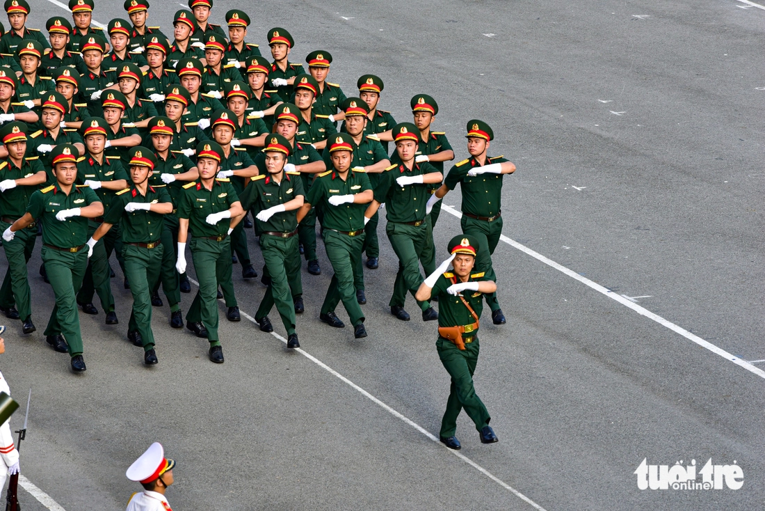 Chủ tịch UBND TP.HCM Nguyễn Văn Được: Nhiệm vụ quốc phòng ngày càng cao, cần sẵn sàng tránh bất ngờ - Ảnh 8.