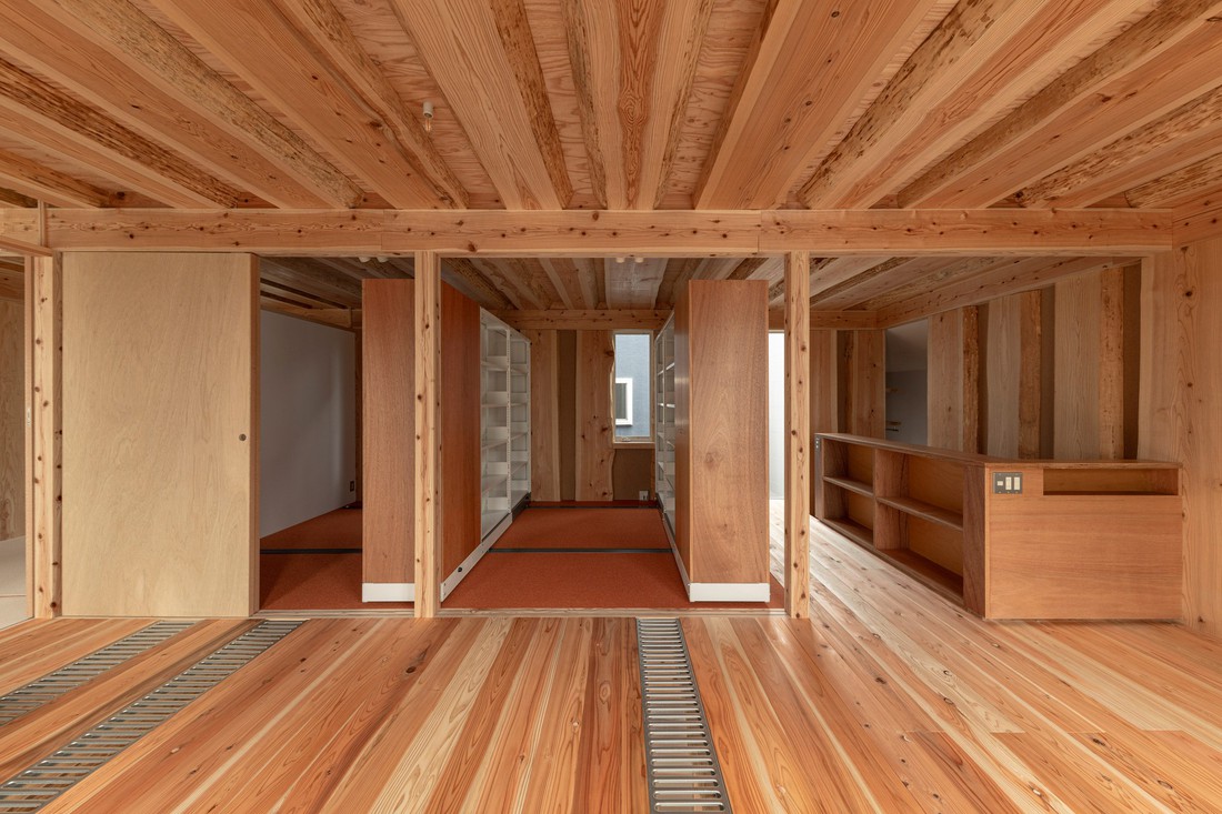 Ngôi nhà có những vách ngăn di động và căn phòng xây trên cột - Ảnh 18.