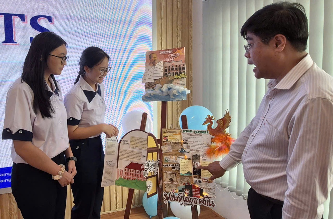 Học sinh trường chuyên làm 'sách' song ngữ về di sản TP.HCM - Ảnh 3.